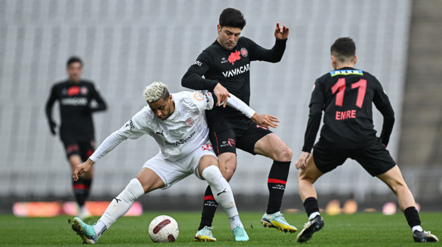 Feghouli'nin ardından eski bir Galatasaraylı olan Emre Mor da Sarı-Kırmızılılar karşısında oynayamayacak! 