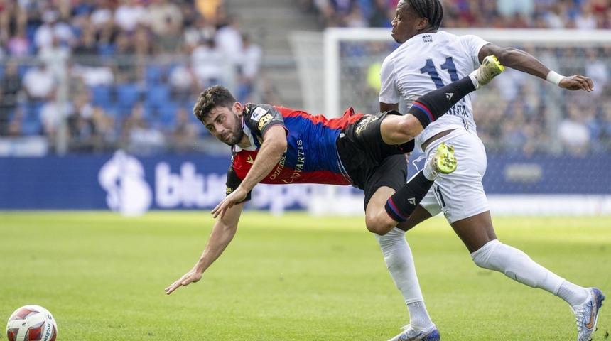 Galatasaray'ın Basel'e kiralık olarak gönderdiği Yusuf Demir formayı unuttu