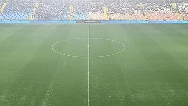 Süper Lig'in kritik maçına yağış engeli! Hakem maçı durdurdu...