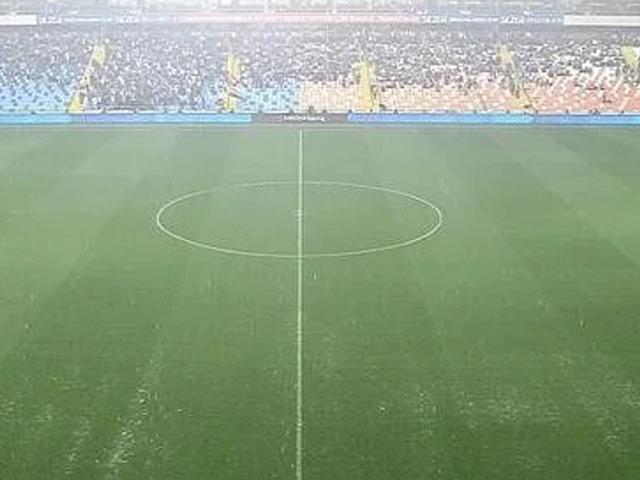 Süper Lig'in kritik maçına yağış engeli! Hakem maçı durdurdu...