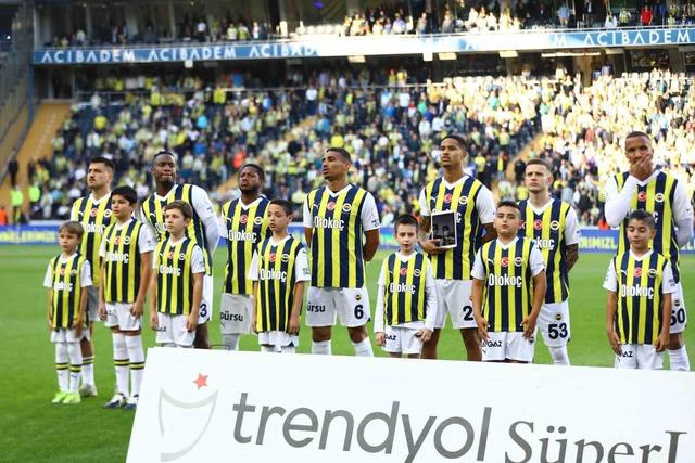 Fenerbahçe, Kayserispor'u 3-0 mağlup ederek şampiyonluk şansını sürdürdü! 640xauto