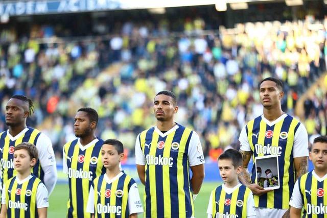 Fenerbahçe, Kayserispor'u 3-0 mağlup ederek şampiyonluk şansını sürdürdü! 640xauto