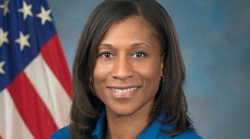 NASA siyahi kadın astronotun uzay g&ouml;revini iptal etti