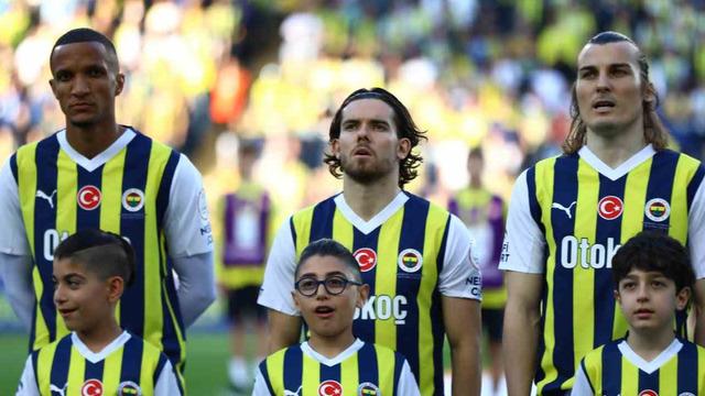 Fenerbahçe'ye Galatasaray maçı öncesi kötü haber! Becao, gördüğü sarı kart nedeniyle cezalı duruma düştü