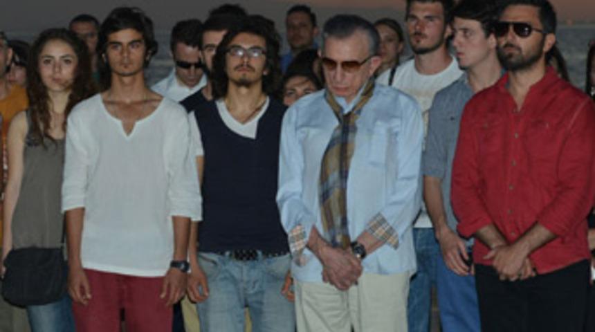 Haldun Dormen &lsquo;Duran Adam&rsquo; eylemine katıldı