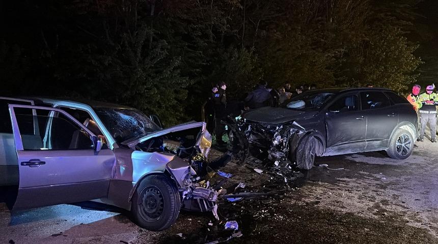 Tokat'ta cip ile otomobilin çarpıştığı kazada 7 kişi yaralandı