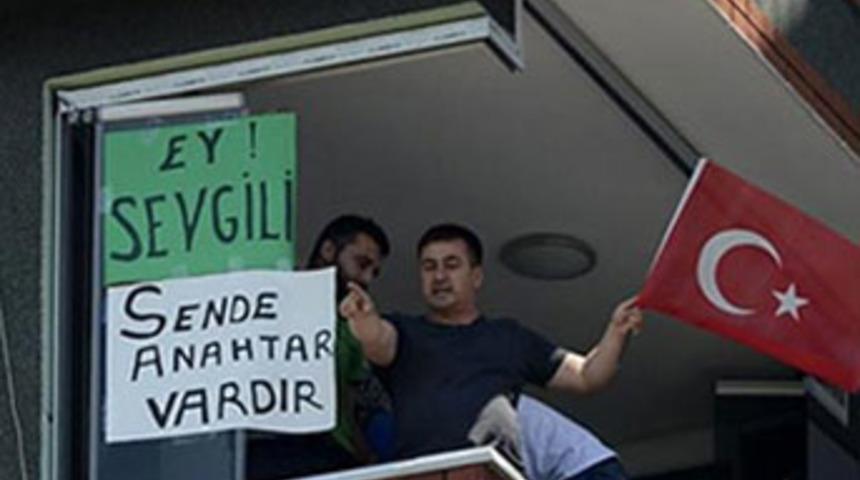 Erdoğan'ı g&uuml;ld&uuml;ren pankart