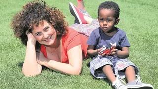 Etiyopya'dan evlat edinmişti! Esra Akkaya oğlunun son halini paylaştı