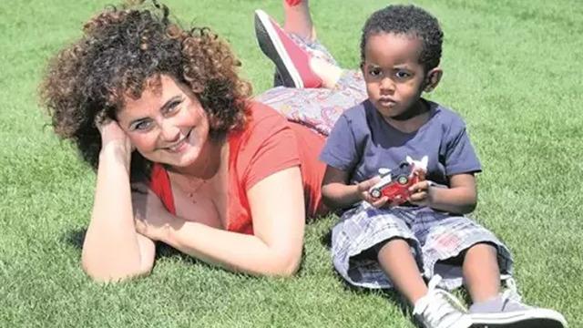 Etiyopya'dan evlat edinmişti! Esra Akkaya oğlunun son halini paylaştı