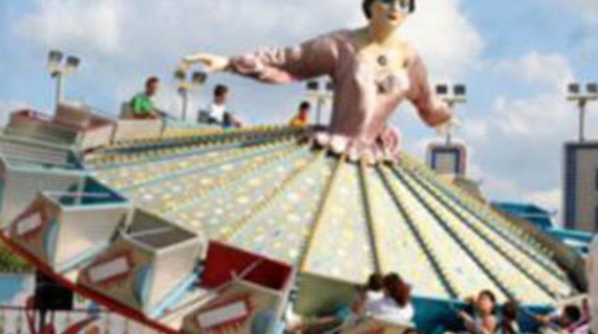 Balerinden d&uuml;şen 4 kişi yaralandı