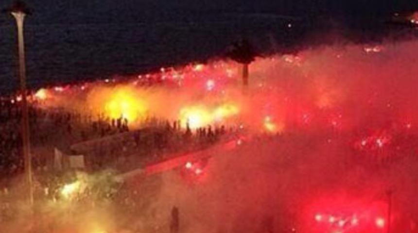 İzmirli taraftarlar meydanda