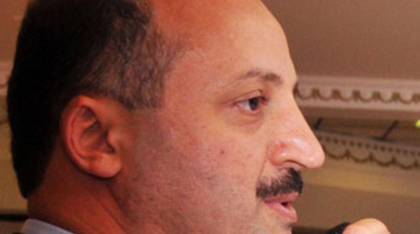 AKP'li belediye başkanı d&uuml;ğ&uuml;nde vuruldu!