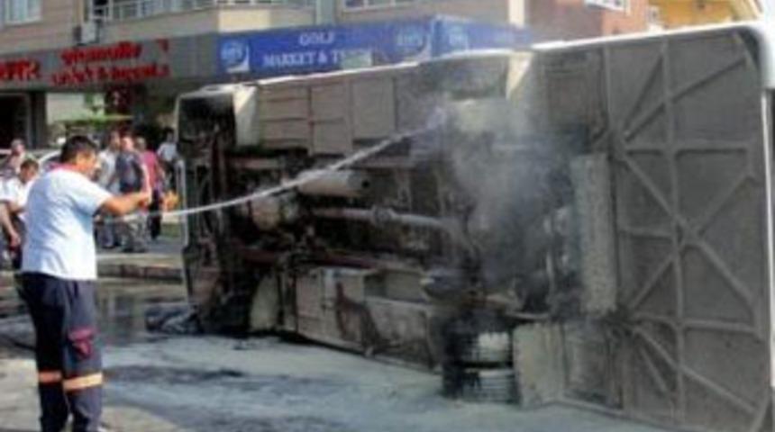 Alanya'da midibüs devrildi: 1 ölü