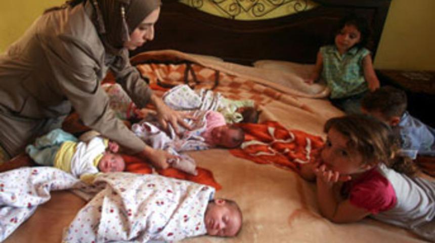 21 yaşında 11 &ccedil;ocuğu var