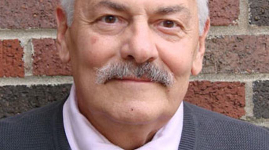 Eşcinsel &ccedil;ift evlenemeyince bakın ne yaptı