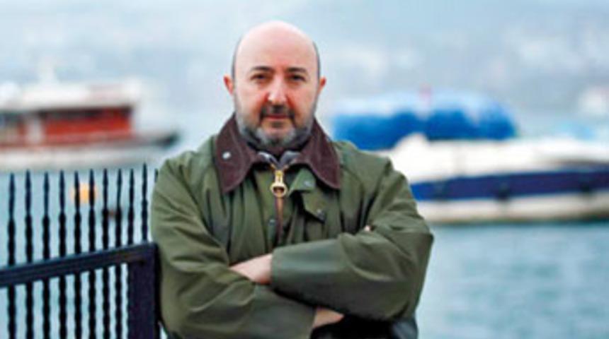 &Uuml;nl&uuml; gazeteci k&ouml;peği tekmeleyerek mi &ouml;ld&uuml;rd&uuml;?