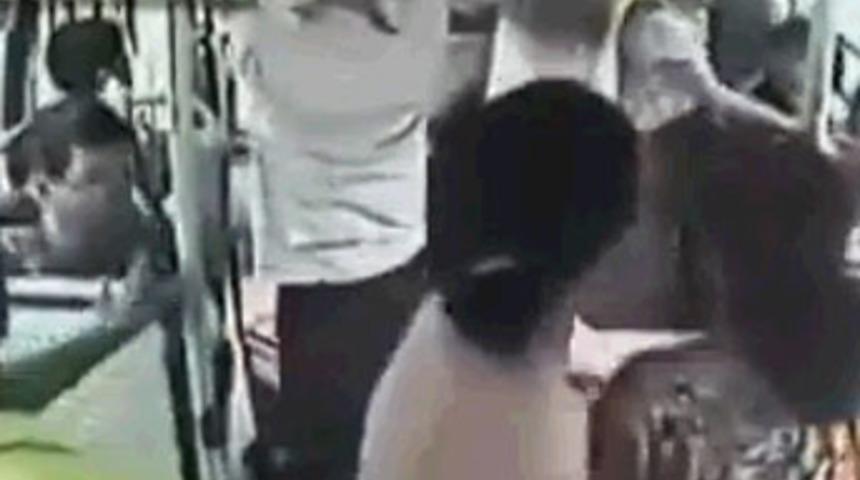 Otob&uuml;ste bomba paniği