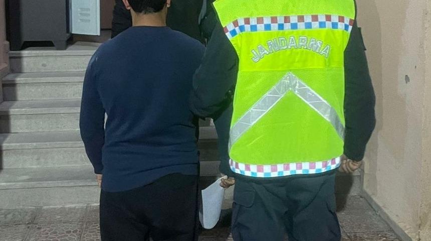 Artvin'de düzensiz göçmen kaçakçılığı organizatörü iki kişi tutuklandı