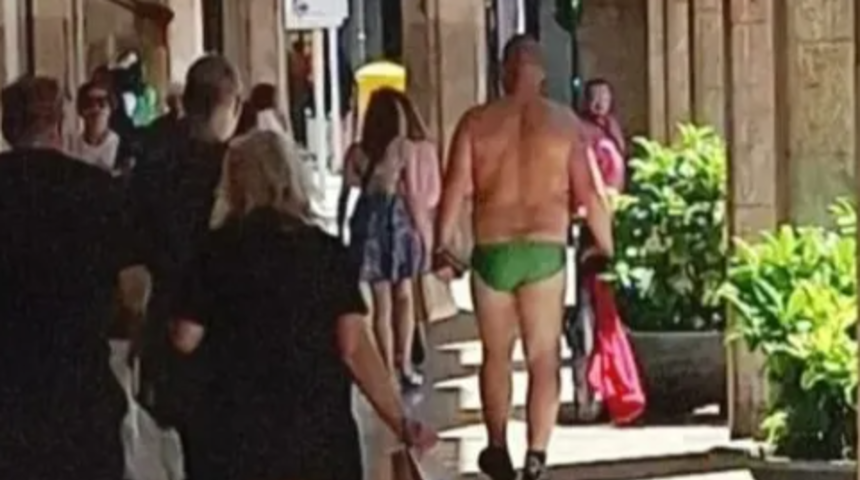 Alışveriş kombini sosyal medyanın diline düştü! Kimseye aldırış etmeden mağaza mağaza gezdi... Bir gören bir daha baktı