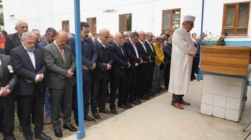 “Sarımsakçı Vekil” Mehmet Yıldırım, son yolculuğuna uğurlandı