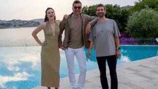 Başrollerini Melisa Şenolsun ve  Engin Altan Düzyatan'ın paylaştığı 'Dünya Varmış' filminin çekimleri başladı