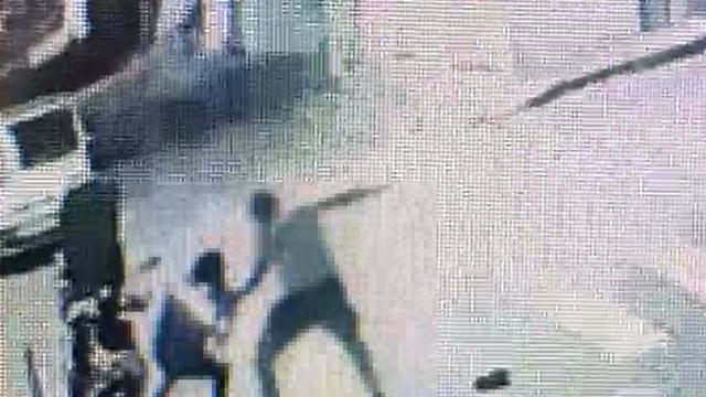 Vahşi cinayetin görüntüleri ortaya çıktı! Üniversite öğrencisi motokuryeyi sokak ortasında defalarca bıçaklamış