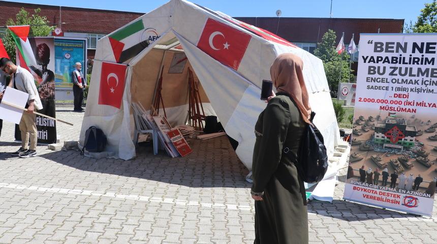 Isparta'da üniversite öğrencileri İsrail'in Gazze'ye saldırılarını protesto ediyor
