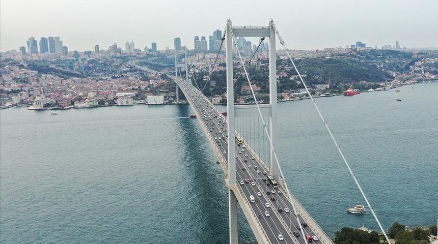 Otoyol ve köprü geçiş ücretlerine zam yapıldı! 15 Temmuz Şehitler Köprüsü 24 TL, Osmangazi Köprüsü 399 TL oldu! İşte yeni tarife