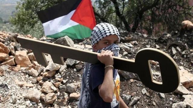 Filistinliler Nakba'da kaybettikleri evlerinin sembolü olarak 