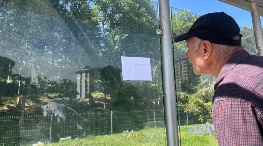 Böylesi görülmedi! İlan bastırıp durağa astı: 'Ciddi bayanlar arasın'