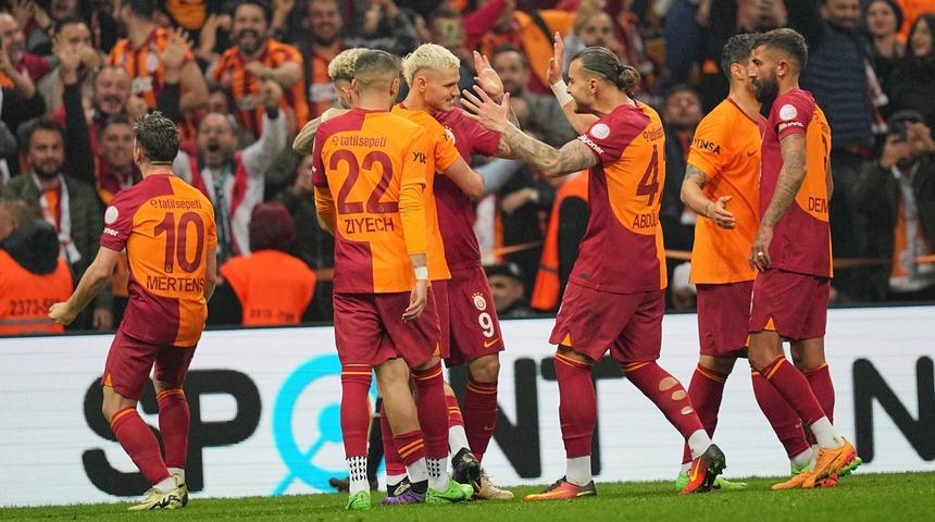 Fenerbahçe derbisi öncesi Galatasaray taraftarına dev müjde! Mertens ile anlaşma tamam