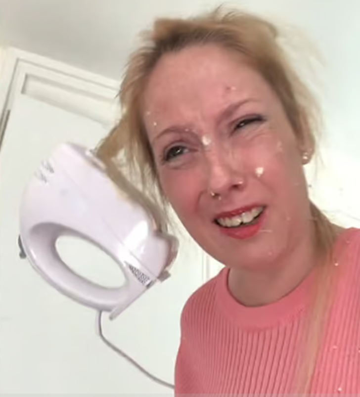 Pizza yapmak isterken kabusu yaşadı! Saçlarını miksere sıkıştıran kadın TikTok'tan yardım istedi... O anlar sosyal medya gündem yarattı G3