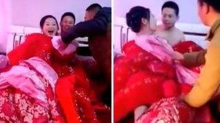 Görenleri şaşkına çeviren o gelenek! Damadın arkadaşları odayı bastı... Zorla yorganı açıp gelinin iç çamaşırını çekiştirdi