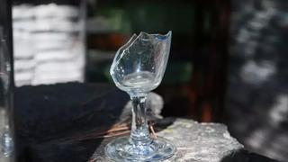 Kan donduran vahşet! Cam bardak ile arkadaşının boğazını kesti