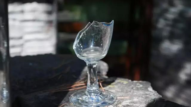 Kan donduran vahşet! Cam bardak ile arkadaşının boğazını kesti