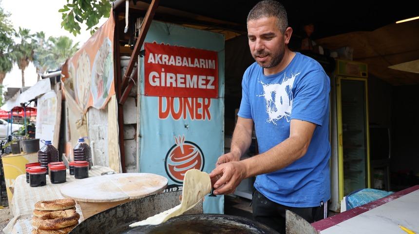 Böylesi görülmedi! Akrabalarına kızdı, iş yerine o pankartları astı! "Akrabalarım olmayınca her şeyin sahibi oldum"