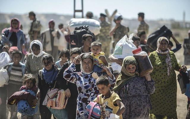 IŞİD'in Kobani'ye yönelik başlattığı saldırının ardından on binlerce Kobani sakini, sınırdan yürüyerek Türkiye tarafına geçmişti. 