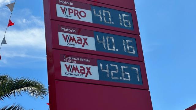 Akaryakıt tabelaları artık böyle görünüyor: Dün uygulama değişmişti, tepki gecikmedi: ‘Akaryakıt ucuz, kalite düşecek’
