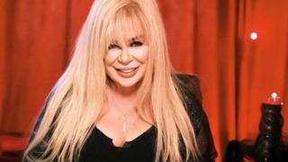 Darülaceze'de tedavi görmüştü... Zerrin Özer aylar sonra ortaya çıktı! Yürümekte zorlandı