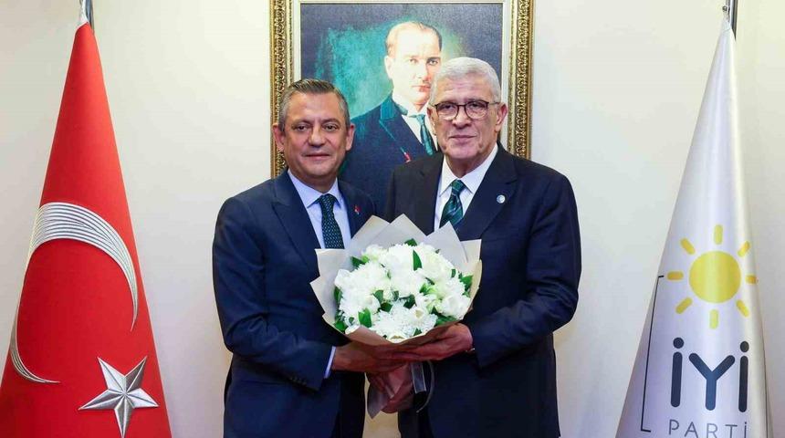 Özel'den Dervişoğlu'na ziyaret! İki liderden Ayhan Bora Kaplan mesajı: 'Herkes aklını başına alsın'