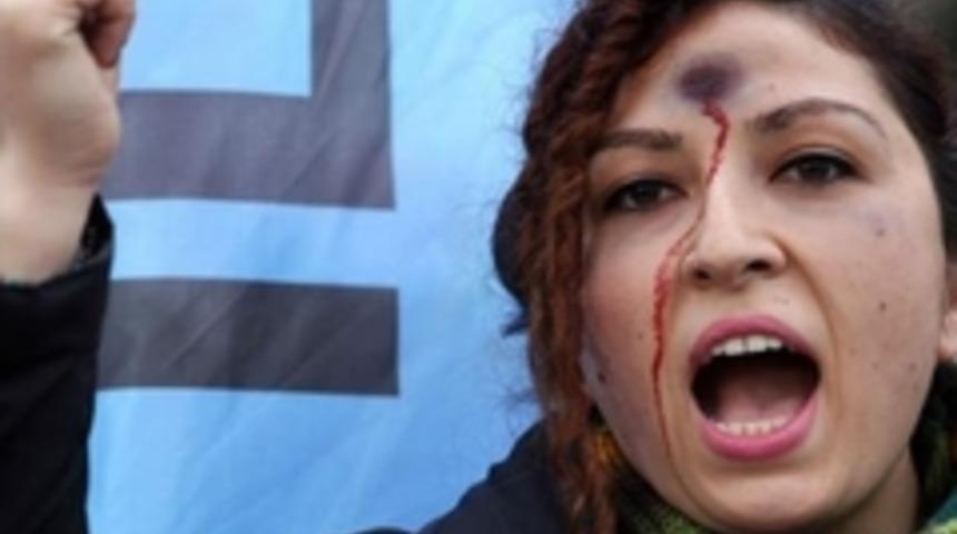 &Ouml;zgecan i&ccedil;in y&uuml;r&uuml;yenler: Ben de herhangi bir kadınım