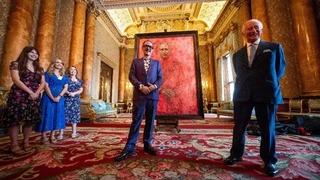 İlk resmi portresini kendi tanıttı! Sosyal medya ikiye bölündü: 'Gulyabani gibi duruyor'