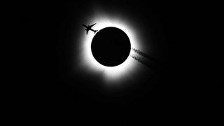 Güneş tutulması, Kuzey Amerika'da gündüzü geceye çevirdi