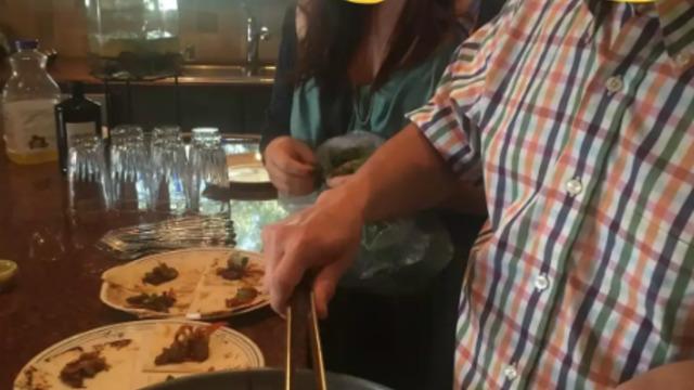 Mide bulandıran davet! Ampute edilen bacağının etinden arkadaşlarına yemek yaptı... İnsan etinin tadını merak ediyorduk