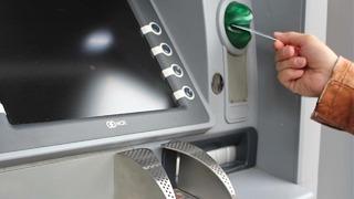 ATM'den para çekenleri seçmişler! Bu bahaneyle yaklaşıp... Aynı yöntemle çok sayıda kişiyi tuzağa düşürmüşler