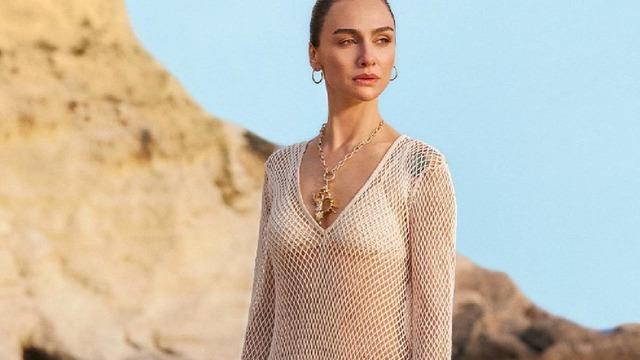 Birce Akalay, Cannes'a damga vurdu! İddialı tarzı çok konuşuldu