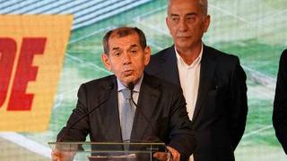 Dursun Özbek'ten Adnan Polat'a esprili yanıt: Önünde yazıyor görmüyor musun?''