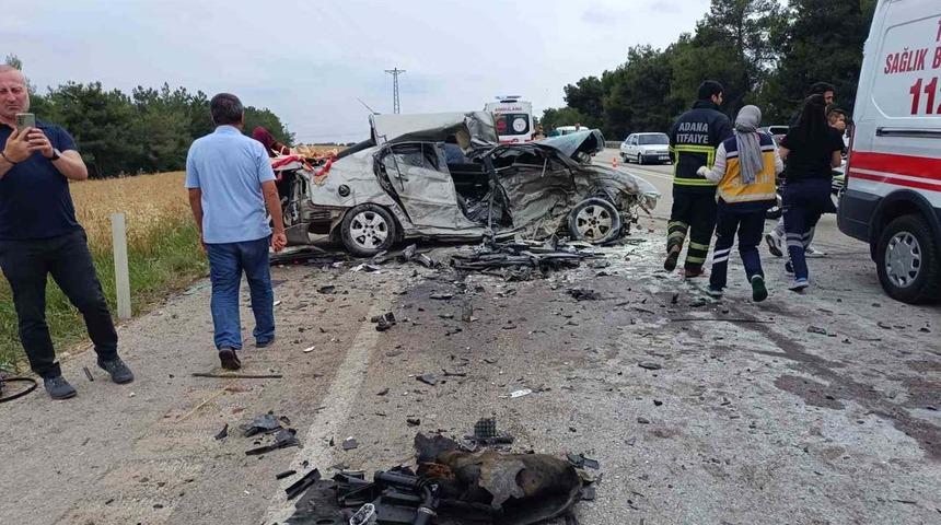 Trafik kazası sonrası ortalık savaş alanına döndü! 4 ağır yaralı