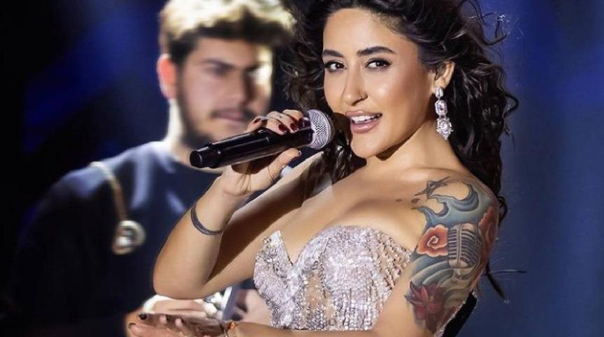 Melek Mosso'nun cesur sahne tarzı sosyal medyada tartışma yarattı!