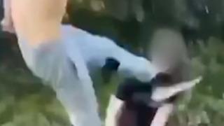 Resmen zorbalık! 13 yaşındaki çocuk yaşıtlarının ayakkabısını yalamayı kabul etmediği için tekme tokat dövüldü... O anlar infial yarattı